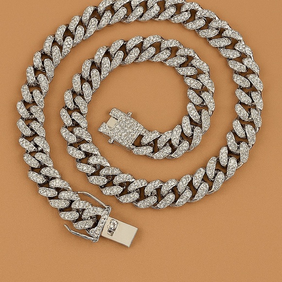 Cuban Link Chain Necklace for Men and Women - Picture 3 of 5
